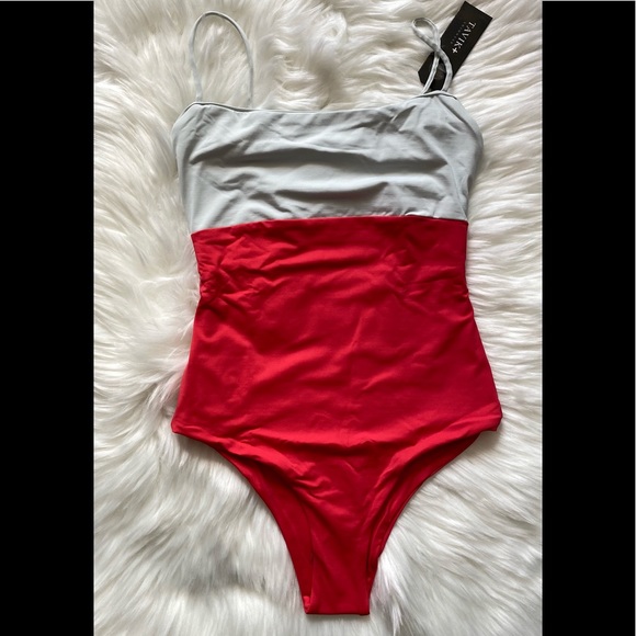 🌸🌸 TAVIK 🌸🌸 One Piece Scarlett - Picture 3 of 6